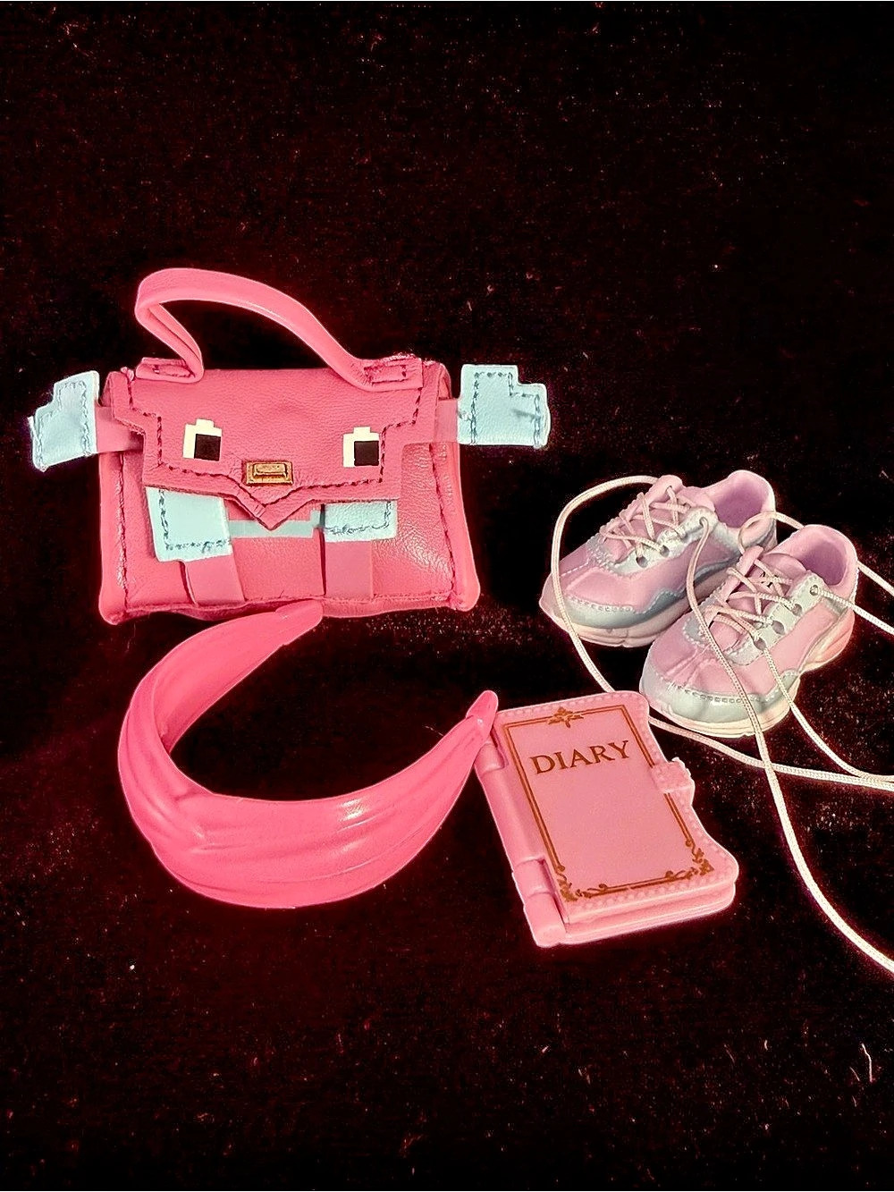 Zuru Mini Brand Fashions Series 4 Pink & Blue Robot Bag Set